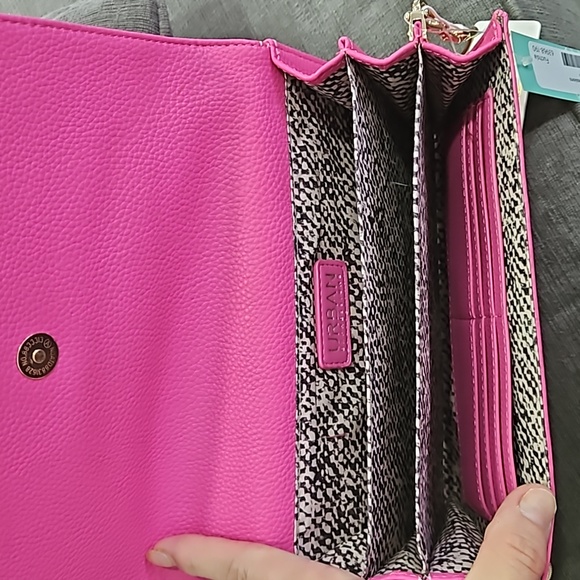 💥50% sale💥NEW Urban Expressions pink kelli clutch fuscia #1225 - Picture 4 of 7